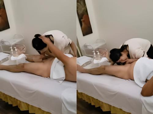 Seorang karyawan menghisap penis orang kaya