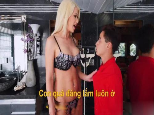 Menghukum anak yang mengintip Vietsub mandi ibu tirinya
